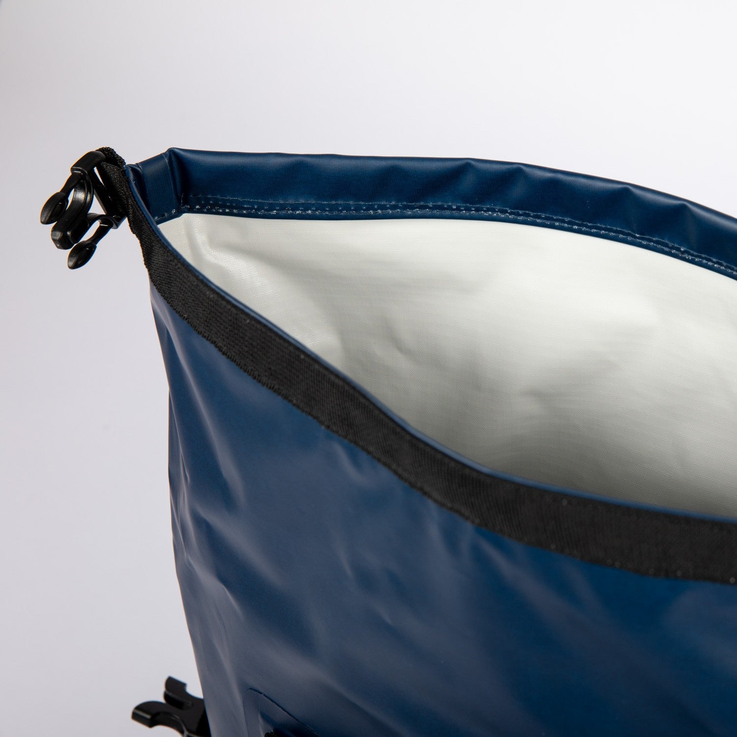 Outdoor Hub Limited Jobe Waterproof Cooler Bag in midnight blue, showing insulated, durable design with zipper closure.